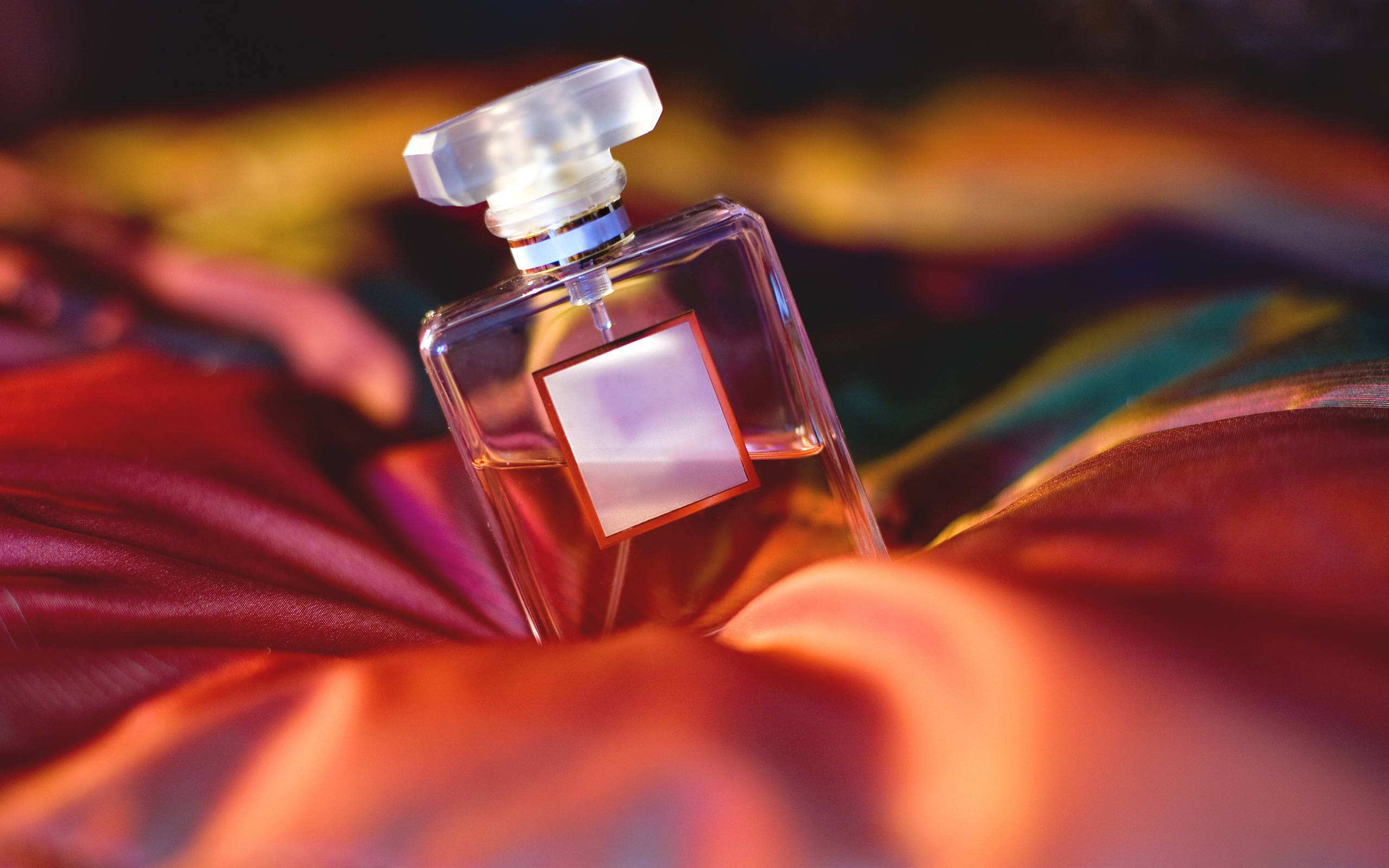 Enigmatic Elixirs: Crafting Memories with PerfumeCo’s Bespoke Fragrances