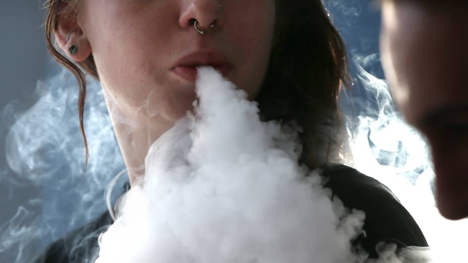 Dive Deep: The Allure and Artistry of Nicotine Vapes